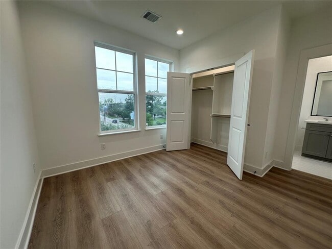 Building Photo - 2828 Versailles Oak Ln