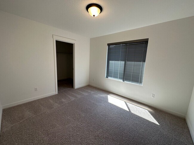 Building Photo - 1404 S 29th Blvd