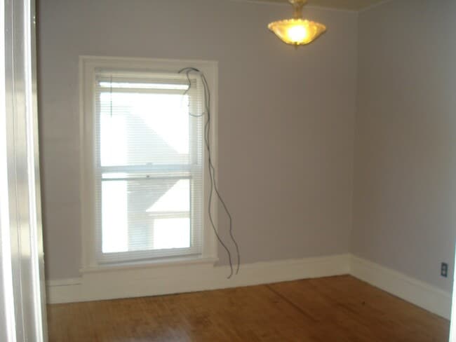 Building Photo - 204 Burr