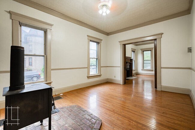 Building Photo - 836 Neil Ave
