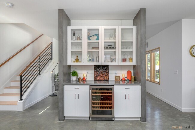 Building Photo - 2038 NE Morgan St