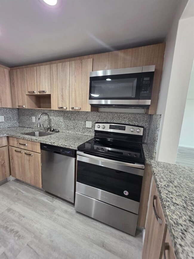 Building Photo - 13499 Biscayne Blvd