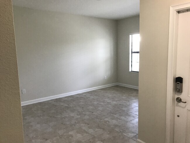 Building Photo - 3/2 Plus Den Located in Summerlake $2895