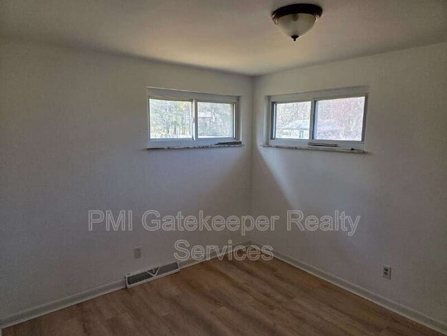 Building Photo - 5757 Cromley Dr