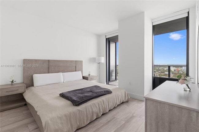 Building Photo - 121 NE 34th St