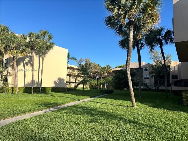 Building Photo - 10425 SW 112th Ave