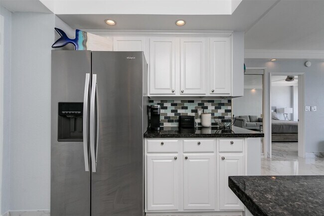 Building Photo - 3700 Galt Ocean Dr