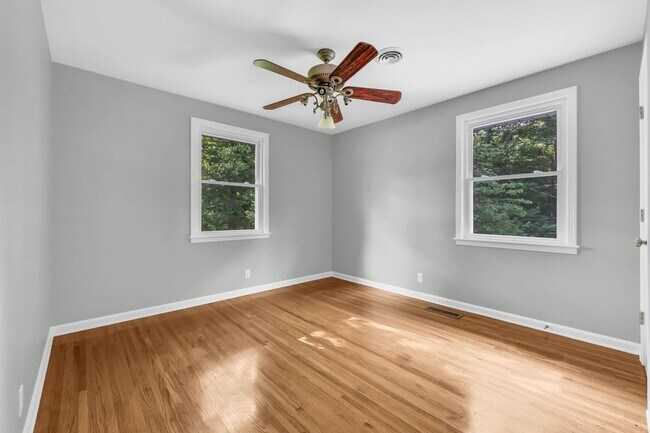 Building Photo - 613 Channell Dr