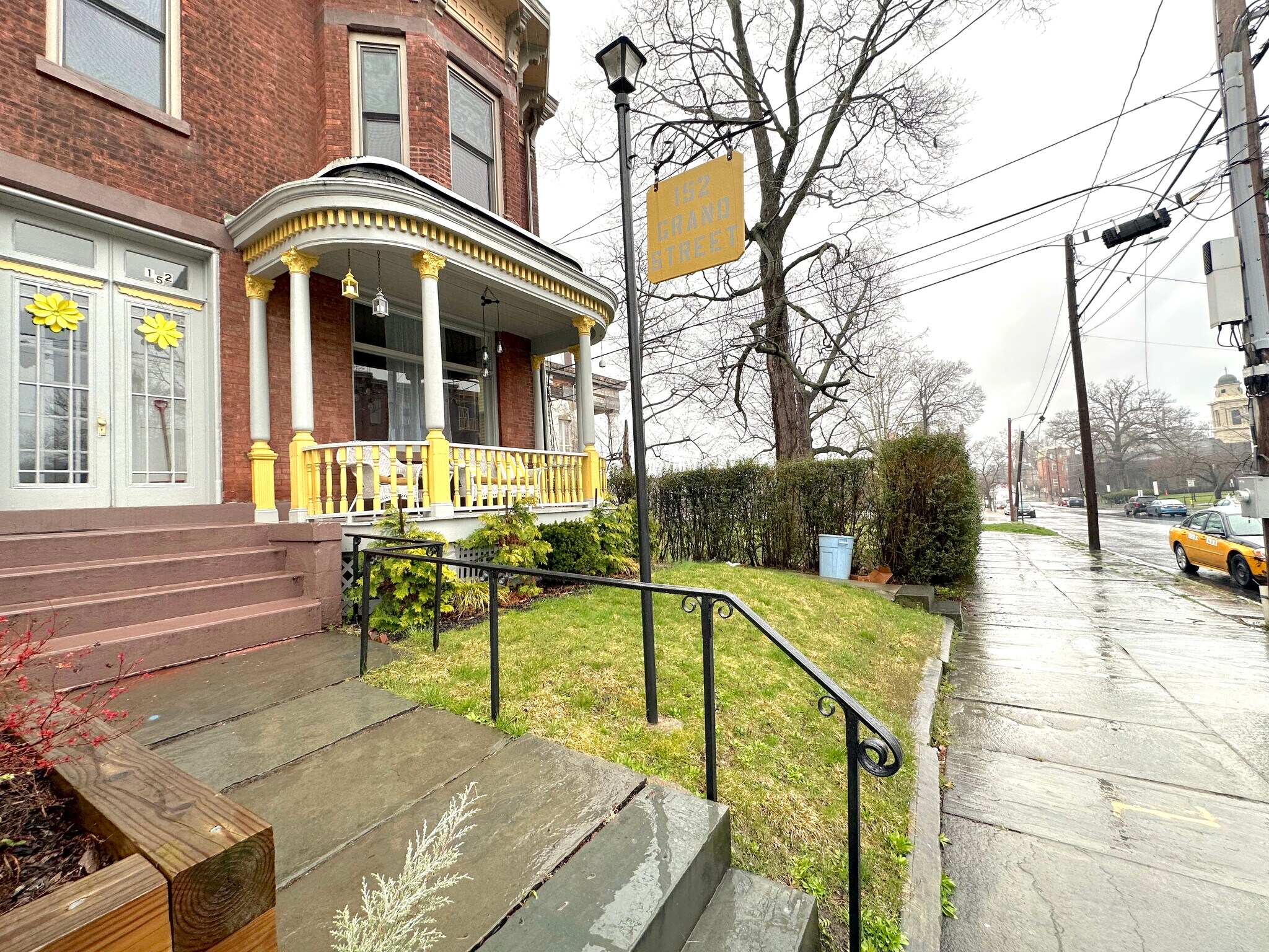 Building Photo - 152 Grand St