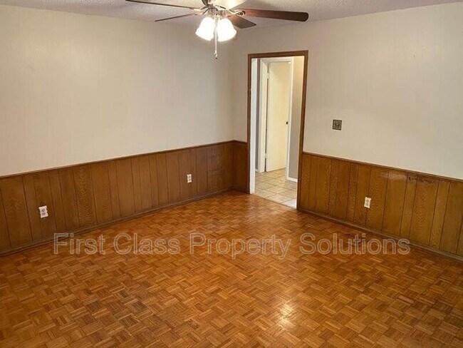 Building Photo - 6300 N Wildewood Dr