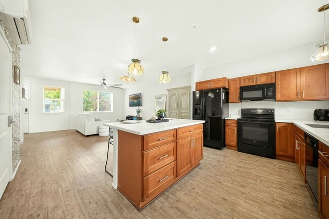 Building Photo - 724 Kakala St