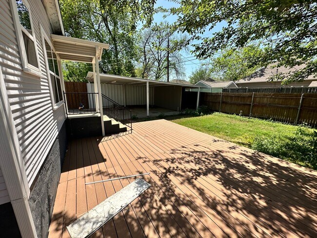 Building Photo - Make this Fairmount Showstopper Home!