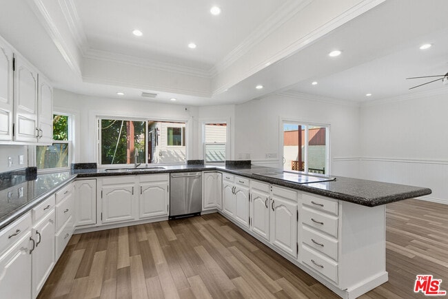 Building Photo - 1301 Angelus Ave