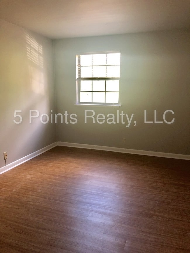 Building Photo - 420 Walton Ln