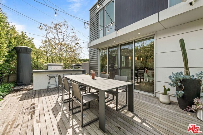 Building Photo - 2736 Armacost Ave