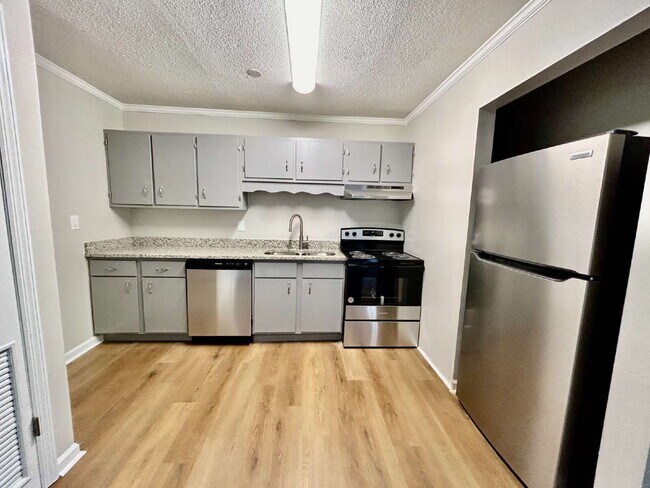 Building Photo - 105 P' Poole Ave #101: Red Bank 1Bed/1Bath Apartment w/ Laundry Units, Central AC, and Granite Co...