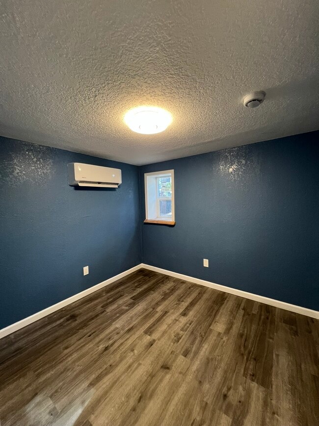 Building Photo - 1081 Craig Ave