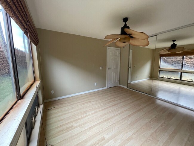 Building Photo - Unfurnished One Bedroom Available Immediately!