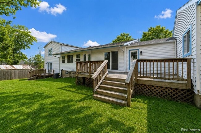 Building Photo - 8165 Leonard Dr