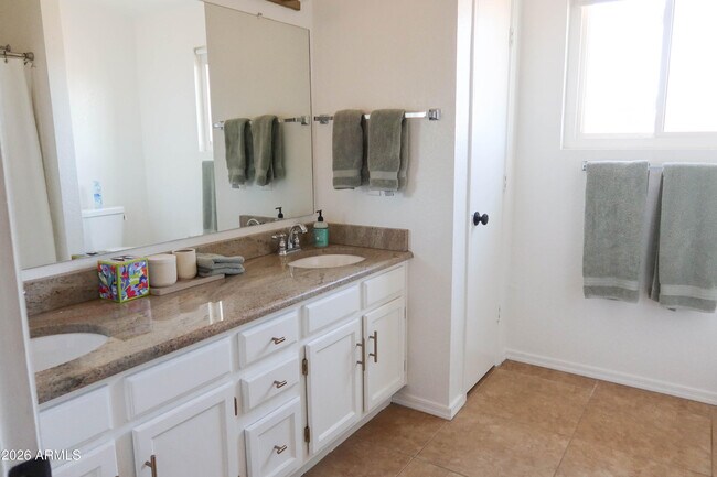 Building Photo - 3113 E Topeka Dr