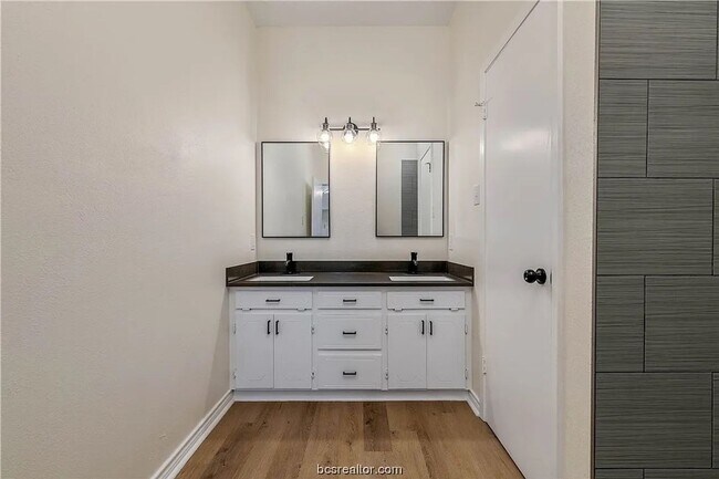 Building Photo - Take a look at this 3 bedroom 2 bath home