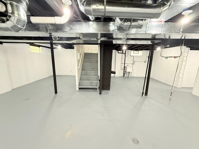 Building Photo - Renovated 3-Bedroom Home – We Welcome Sect...