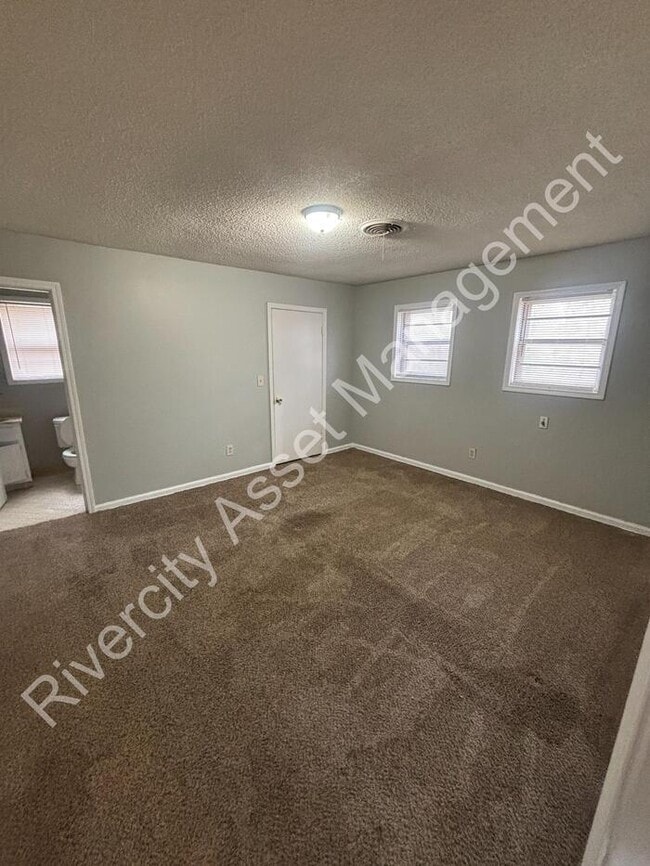 Building Photo - This Beautiful 4-Bed 2-Full Bath Home is Ready for Move In!!!! SECTION 8 WELCOMED