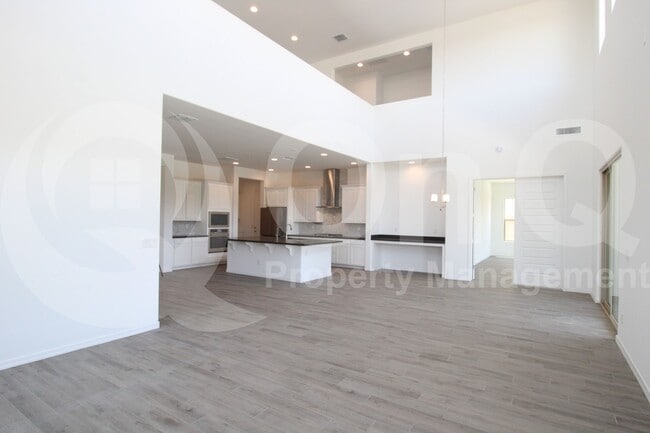 Building Photo - 19031 E Braeburn Ln