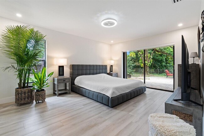 Building Photo - 12511 SW 13th St