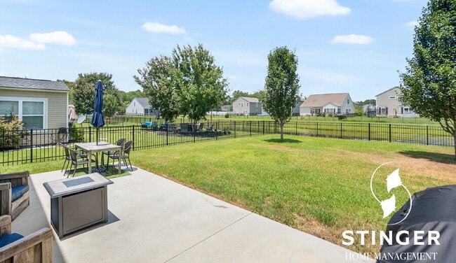 Building Photo - 44 Saluda Way