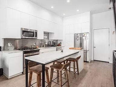 Building Photo - 986 Summit St