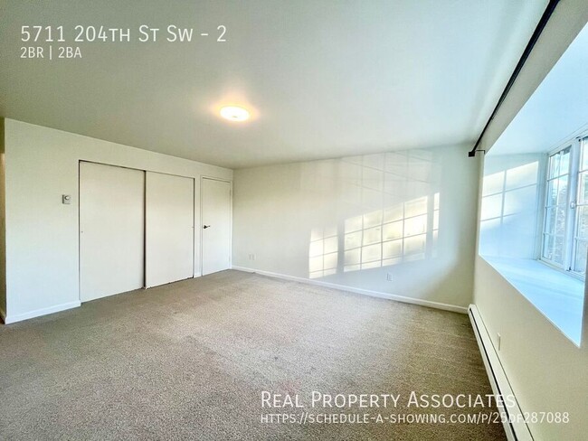 Building Photo - 2 Bed/1.5 Bath in Lynnwood! **Remodeled Ki...