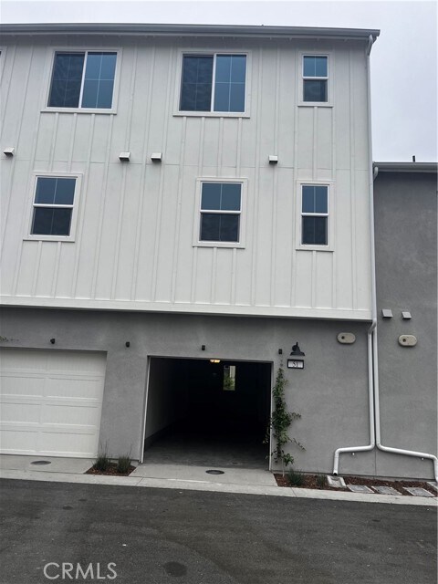 Building Photo - 51 Wheelbarrow Rd