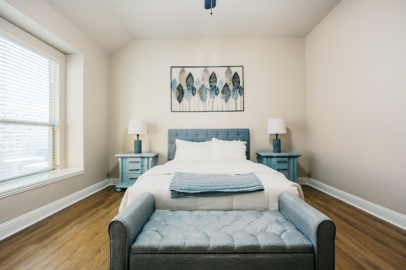 Building Photo - 728 Chatsworth Dr