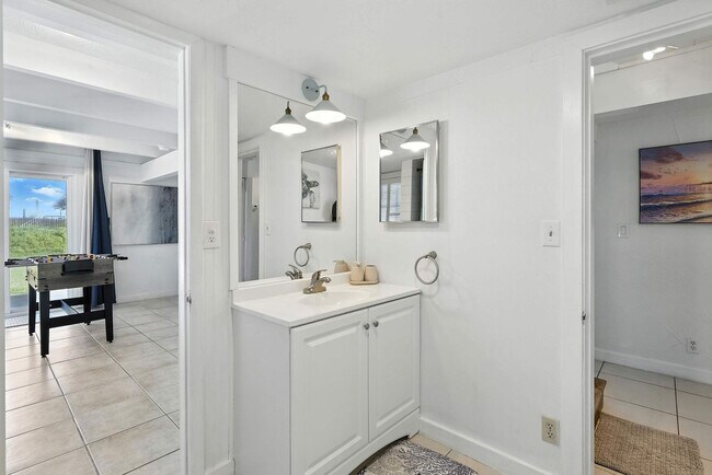 Building Photo - 62 Ocean St