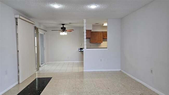 Building Photo - 6634 Briar Glade Dr