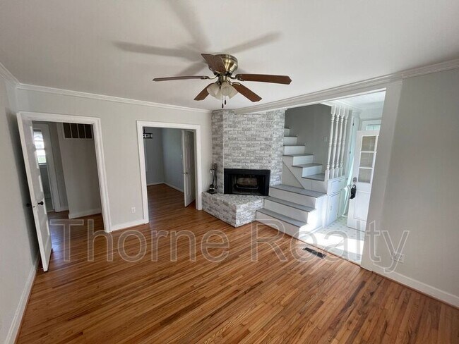 Building Photo - 2233 Oak Dr