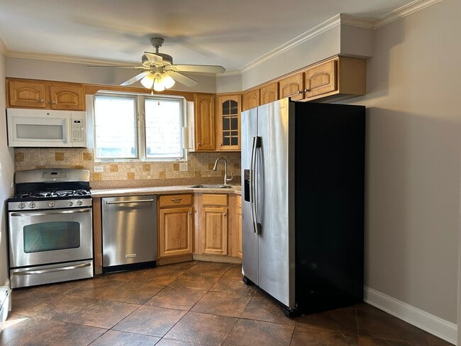 Building Photo - 3505 S Oak Park Ave