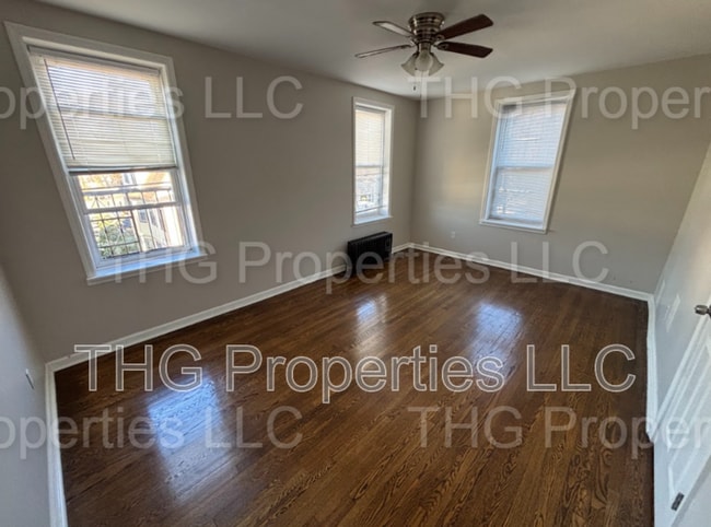 Building Photo - 490 Tremont Ave