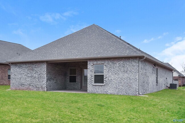 Building Photo - 14668 Greenleaf Dr