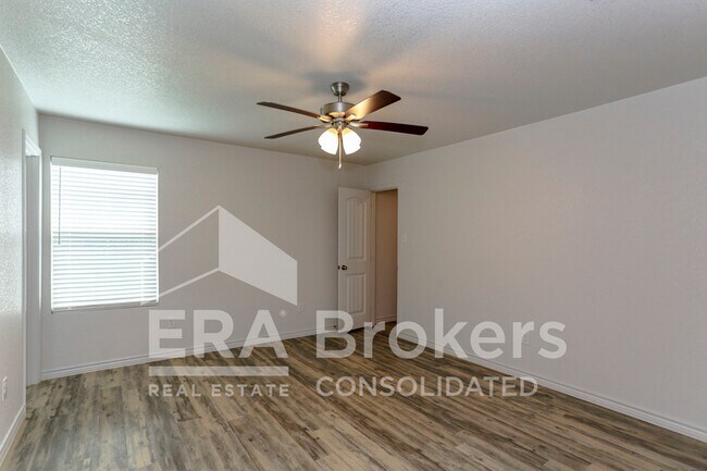 Building Photo - 205 Dolphin Dr
