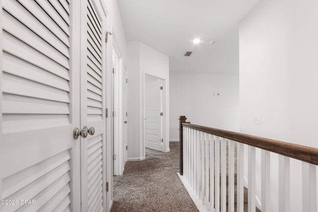 Building Photo - 413 Raven Ln