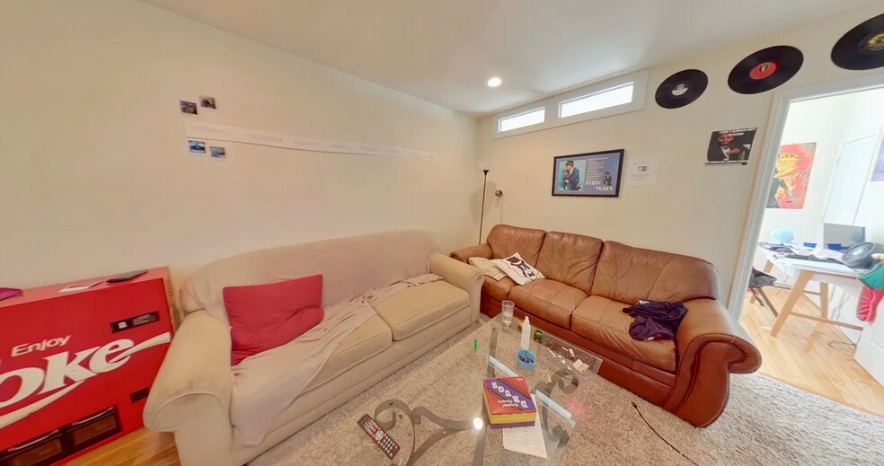 Building Photo - 62 Egmont