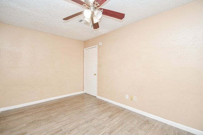 Building Photo - 11706 Spring Grove Dr