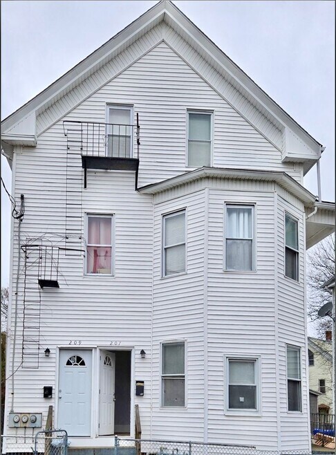 Building Photo - 207-209 Pawtucket Ave