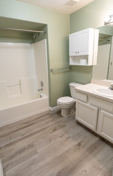 Building Photo - 8084 N Ridge Loop E