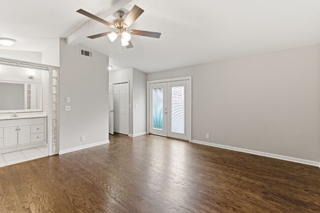 Building Photo - 3017 Casa Dr