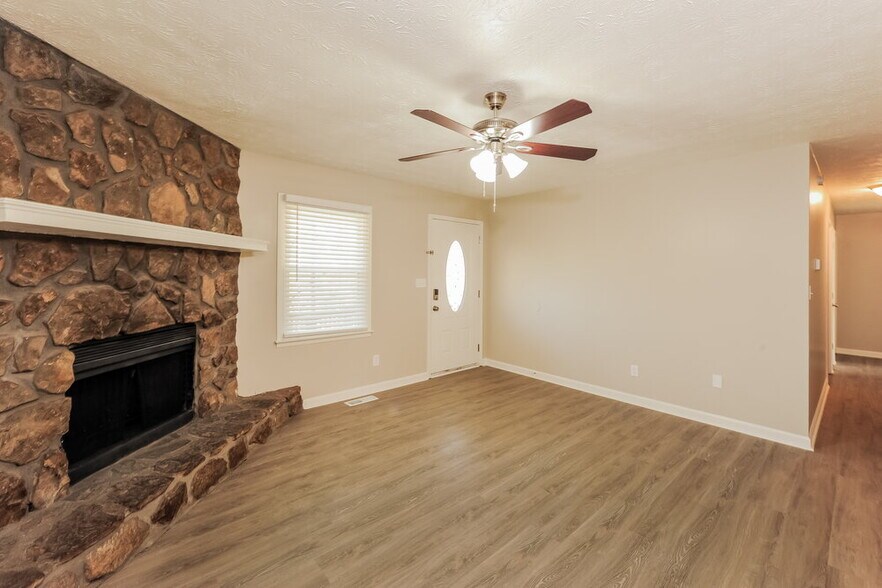 Building Photo - 3325 Shady Cove Rd