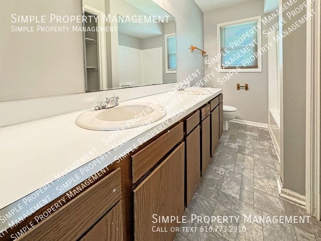 Building Photo - 770 Coleman St SE