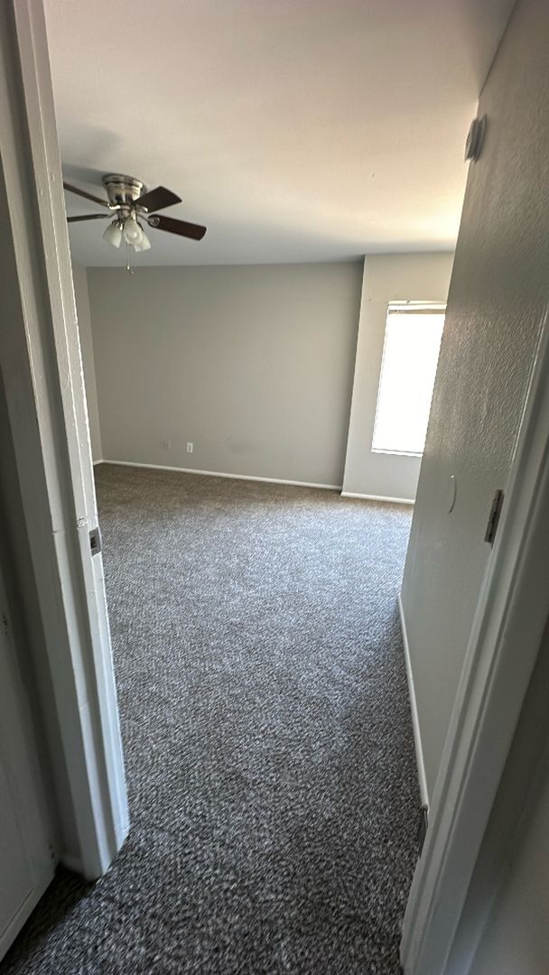 Building Photo - Updated 2 Bed/1 Bath Condo at 43rd Ave & I...